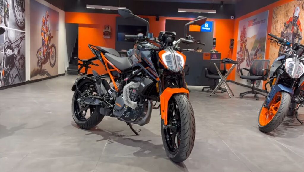 KTM Developing Twin-Cylinder Engine for Indian Riders KTM 390 (Image for Represent)